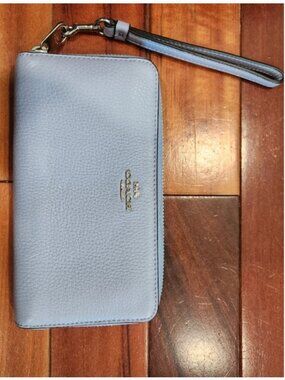 NWOT Coach Long  Smooth Zip Around Wallet